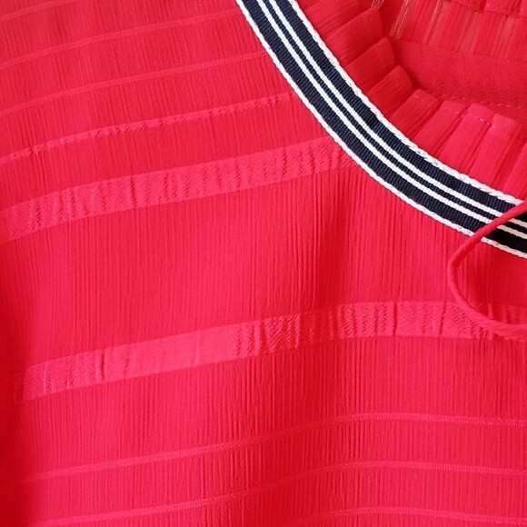 NWOT TALBOTS RED TOP SIZE MEDIUM RUFFLE NECK GROSGRAIN CRINKLE - Picture 4 of 10